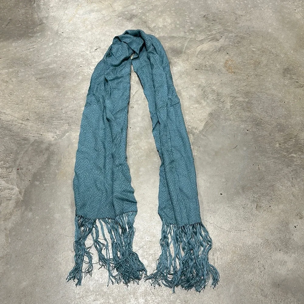 Blue/Green scarf‎ w/ tassels / Q-58